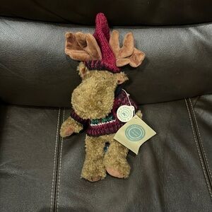 This is a vintage Boyds Bear moose. It is Myron VonHindenmoose.